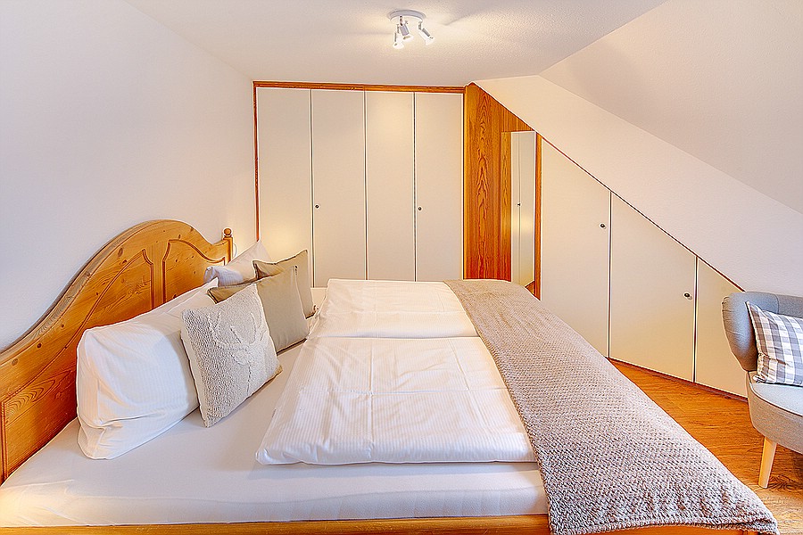 Haus Antonie - Ferienwohnung Füssen im Allgäu - FeWo Kobel - Schlafzimmer